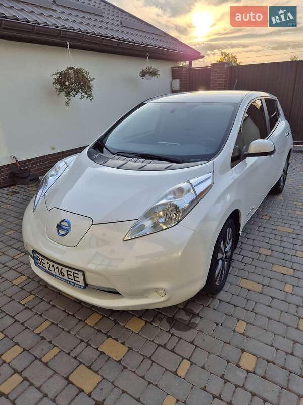 Хэтчбек Nissan Leaf 2015 в Николаеве