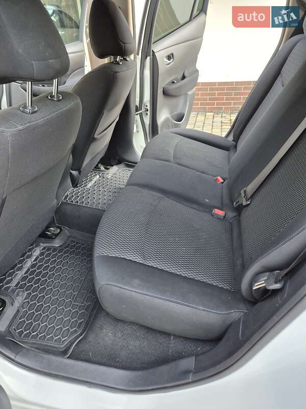 Хэтчбек Nissan Leaf 2015 в Николаеве