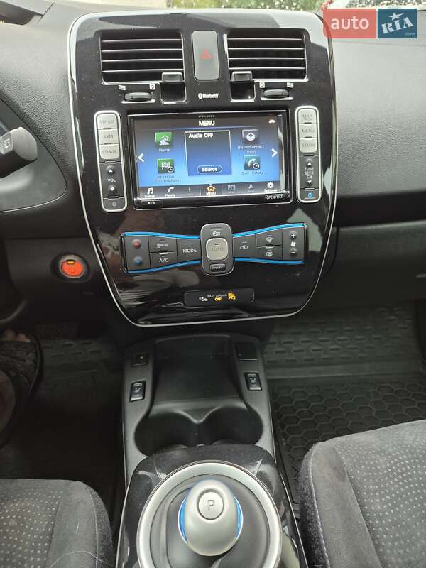 Хэтчбек Nissan Leaf 2015 в Николаеве