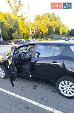 Хэтчбек Nissan Leaf 2016 в 
