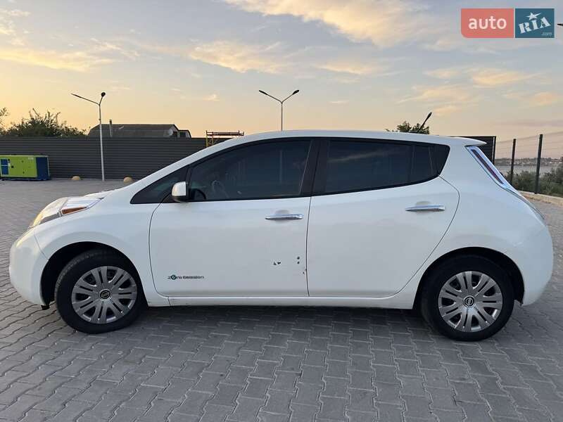 Хэтчбек Nissan Leaf 2013 в Николаеве