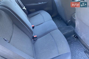 Хетчбек Nissan Leaf 2014 в 