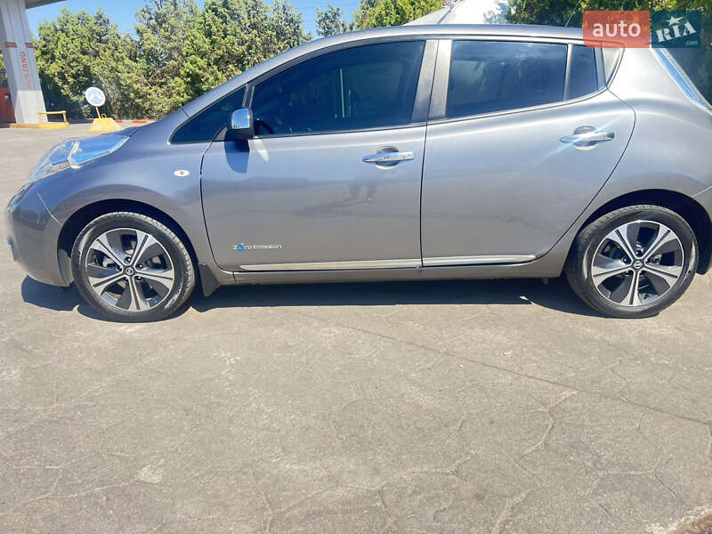 Хэтчбек Nissan Leaf 2015 в Черноморске фото 7 Хэтчбек Nissan Leaf 2015 в Черноморске