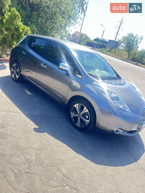 Хэтчбек Nissan Leaf 2015 в Черноморске фото 11 Хэтчбек Nissan Leaf 2015 в Черноморске