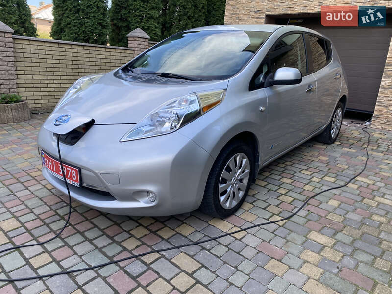 Хэтчбек Nissan Leaf 2015 в Черновцах