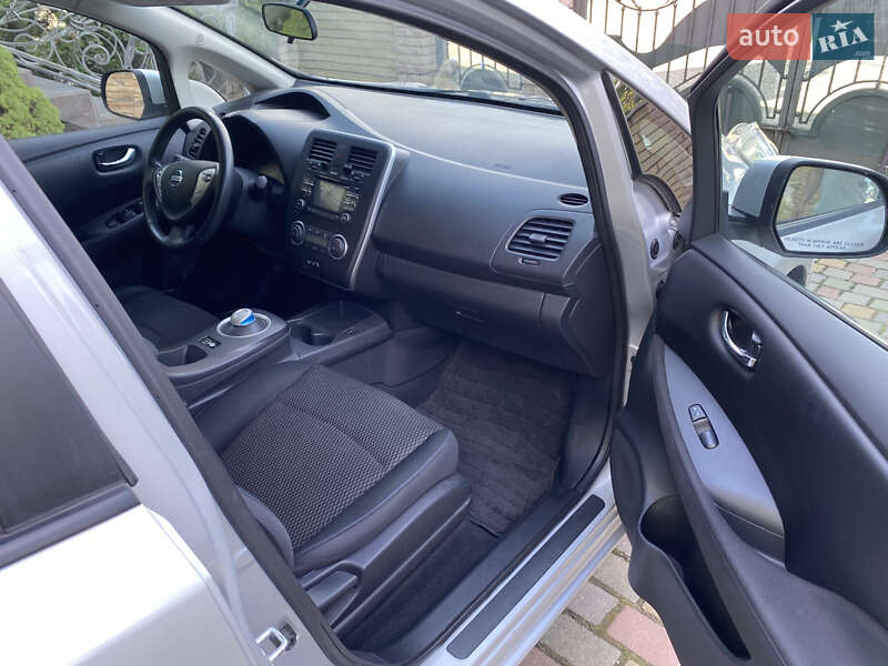 Хэтчбек Nissan Leaf 2015 в Черновцах