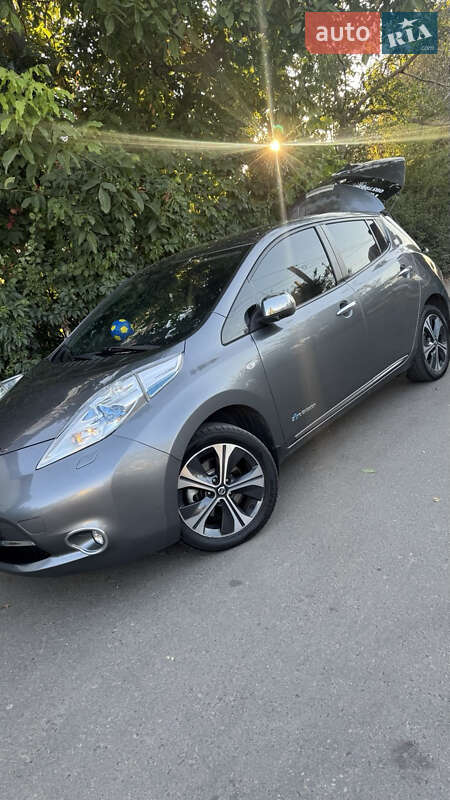 Хэтчбек Nissan Leaf 2015 в Черноморске фото Хэтчбек Nissan Leaf 2015 в Черноморске