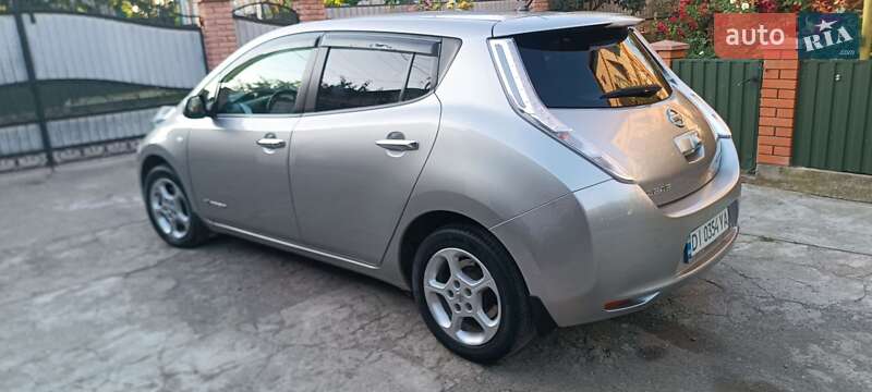 Хэтчбек Nissan Leaf 2015 в Немирове