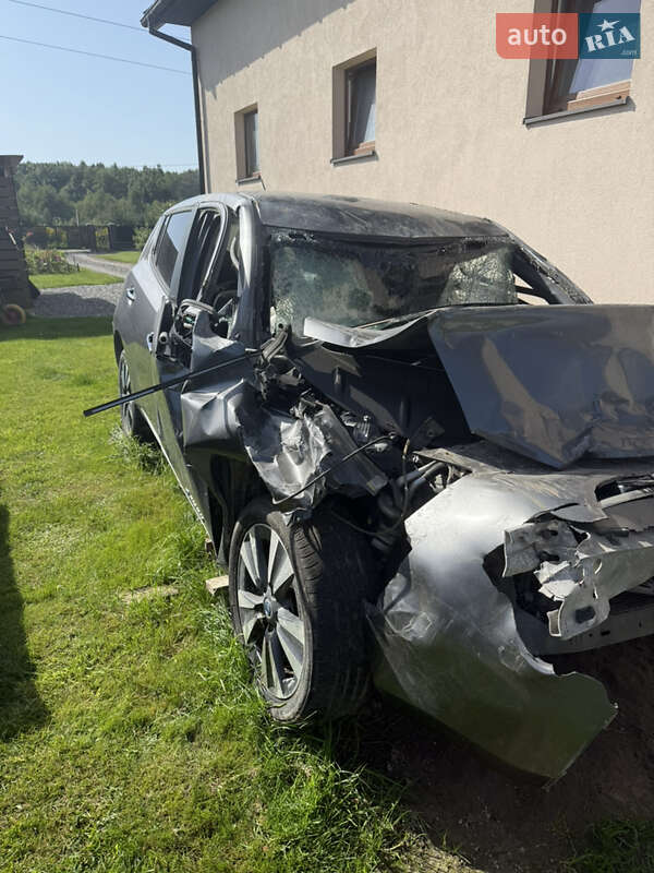 Хетчбек Nissan Leaf 2013 в Львові