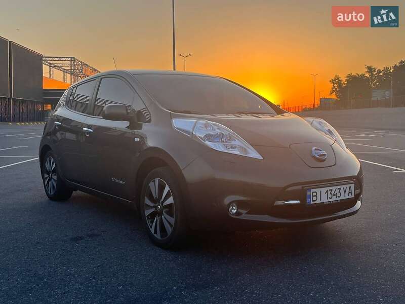Хэтчбек Nissan Leaf 2016 в Полтаве