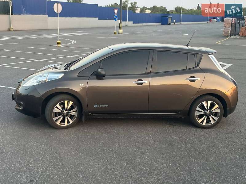 Хэтчбек Nissan Leaf 2016 в Полтаве