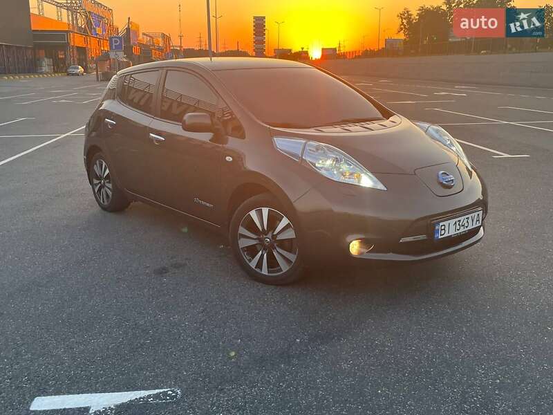 Хэтчбек Nissan Leaf 2016 в Полтаве