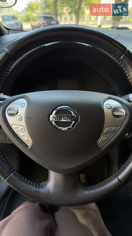 Хэтчбек Nissan Leaf 2015 в Заболотове