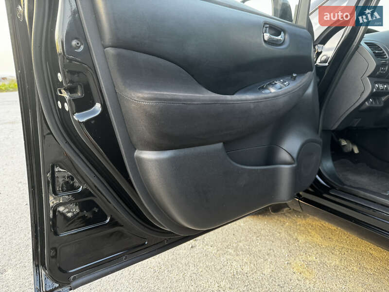 Хэтчбек Nissan Leaf 2013 в Тульчине