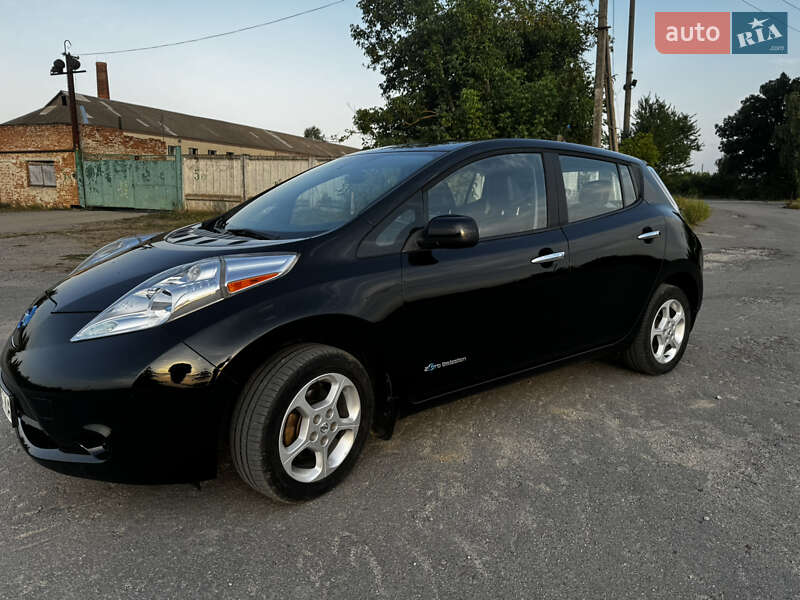 Хэтчбек Nissan Leaf 2013 в Тульчине