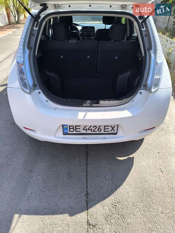 Хэтчбек Nissan Leaf 2013 в Николаеве