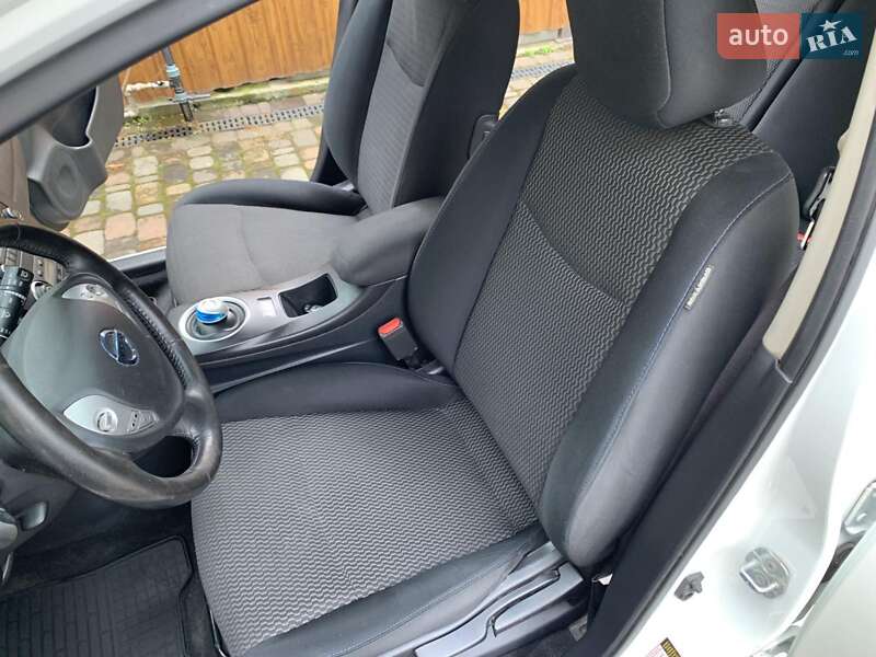 Хэтчбек Nissan Leaf 2015 в Вишневом