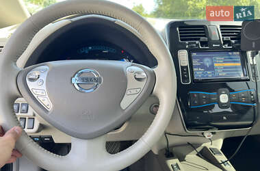 Хэтчбек Nissan Leaf 2012 в 