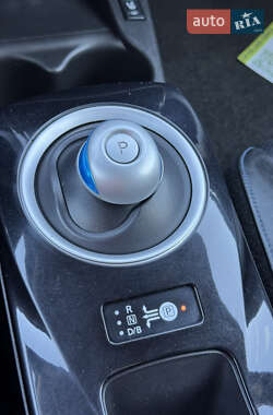 Хетчбек Nissan Leaf 2015 в 