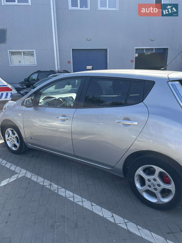 Хэтчбек Nissan Leaf 2014 в Ровно фото 2 Хэтчбек Nissan Leaf 2014 в Ровно