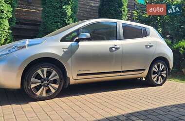 Хэтчбек Nissan Leaf 2015 в 