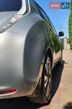 Хэтчбек Nissan Leaf 2015 в 