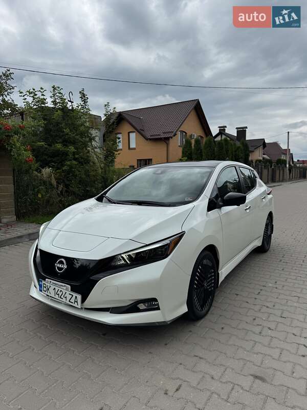 Хэтчбек Nissan Leaf 2023 в Ровно