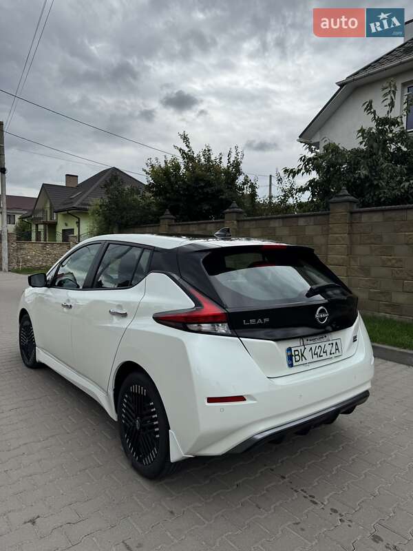 Хэтчбек Nissan Leaf 2023 в Ровно