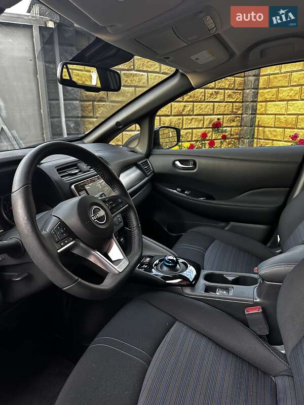 Хэтчбек Nissan Leaf 2023 в Ровно