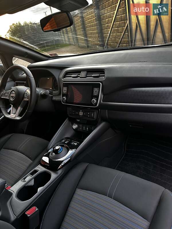 Хэтчбек Nissan Leaf 2023 в Ровно