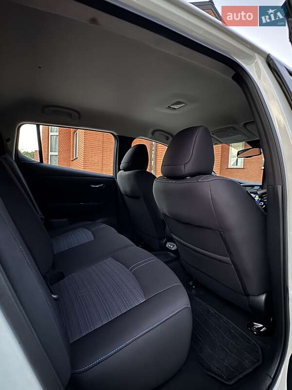 Хэтчбек Nissan Leaf 2023 в Ровно