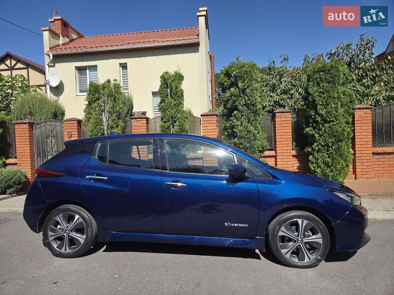 Хэтчбек Nissan Leaf 2019 в Хмельницком