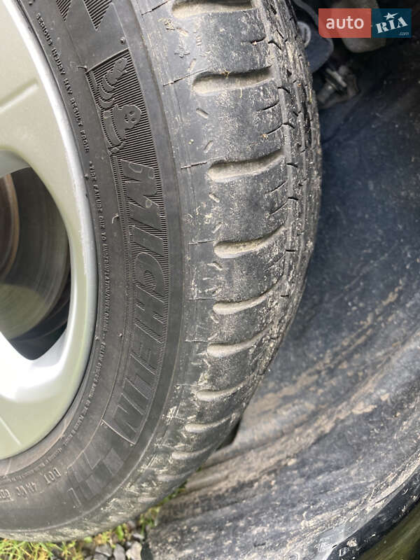 Хэтчбек Nissan Leaf 2013 в Львове