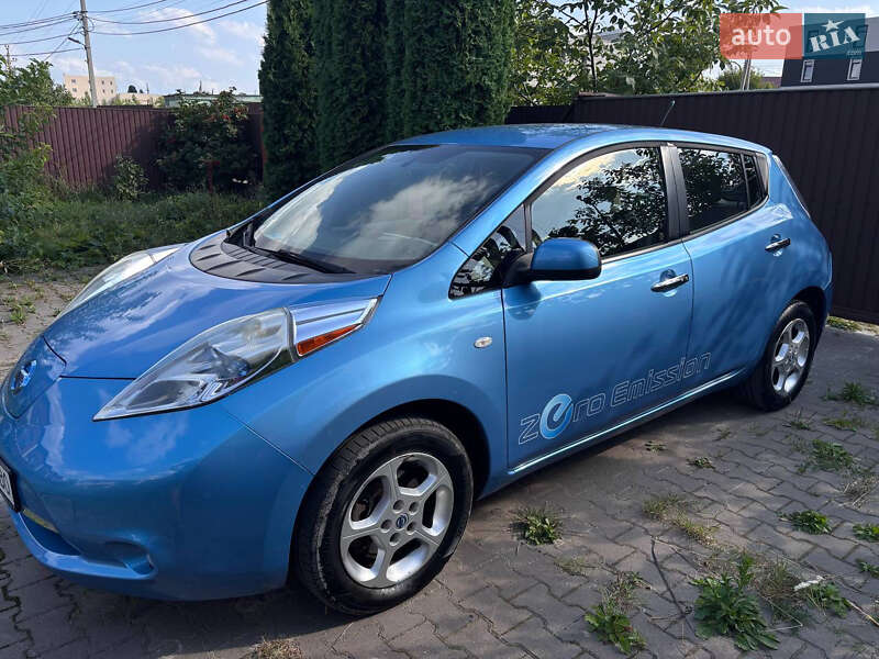 Хэтчбек Nissan Leaf 2012 в Киеве