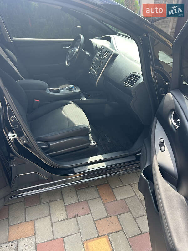 Хэтчбек Nissan Leaf 2013 в Днепре