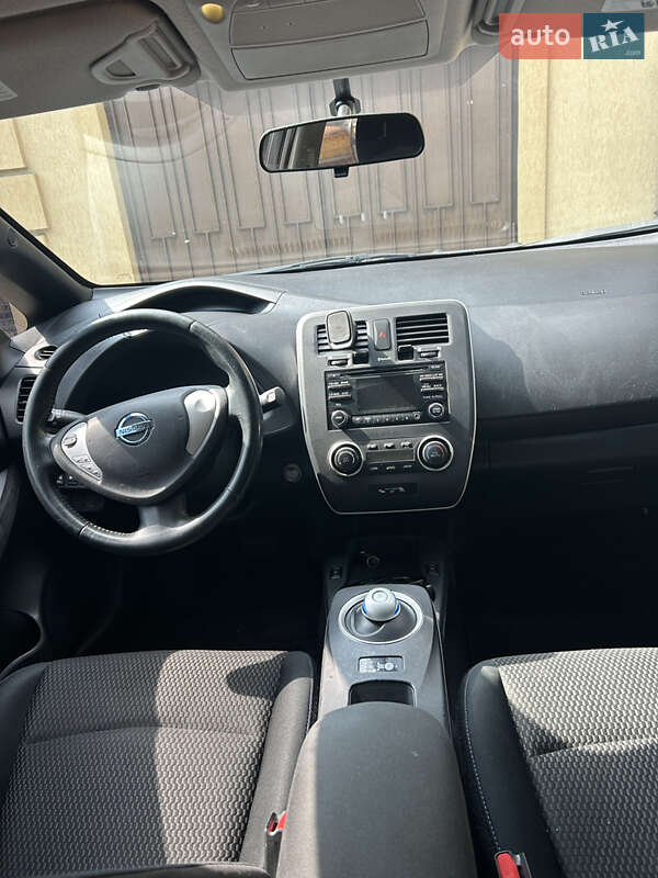 Хэтчбек Nissan Leaf 2013 в Днепре