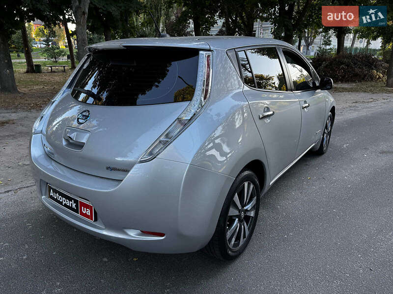 Хэтчбек Nissan Leaf 2016 в Киеве