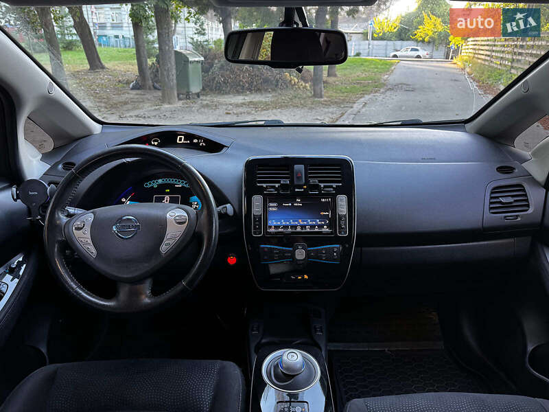 Хэтчбек Nissan Leaf 2016 в Киеве