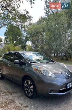 Хетчбек Nissan Leaf 2016 в Кам'янському