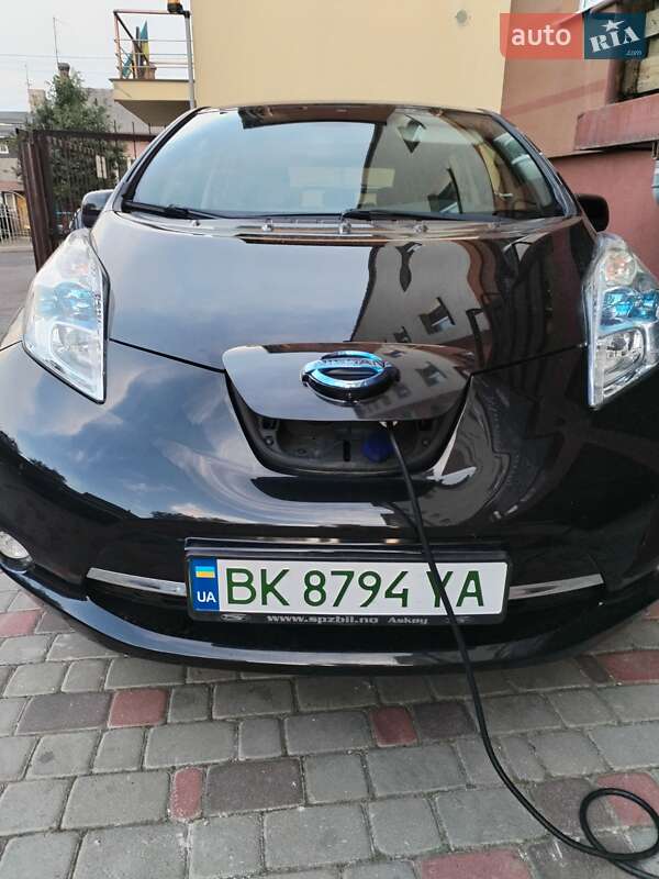 Хэтчбек Nissan Leaf 2015 в Ровно