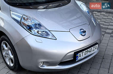 Хэтчбек Nissan Leaf 2012 в 