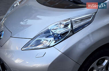 Хэтчбек Nissan Leaf 2012 в 