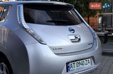 Хэтчбек Nissan Leaf 2012 в 