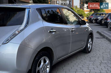 Хэтчбек Nissan Leaf 2012 в 