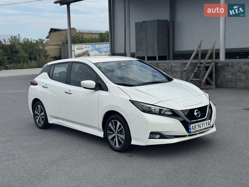 Хэтчбек Nissan Leaf 2022 в 