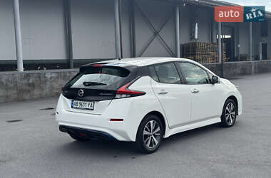 Хэтчбек Nissan Leaf 2022 в 