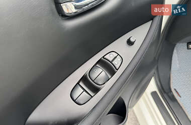 Хэтчбек Nissan Leaf 2022 в 