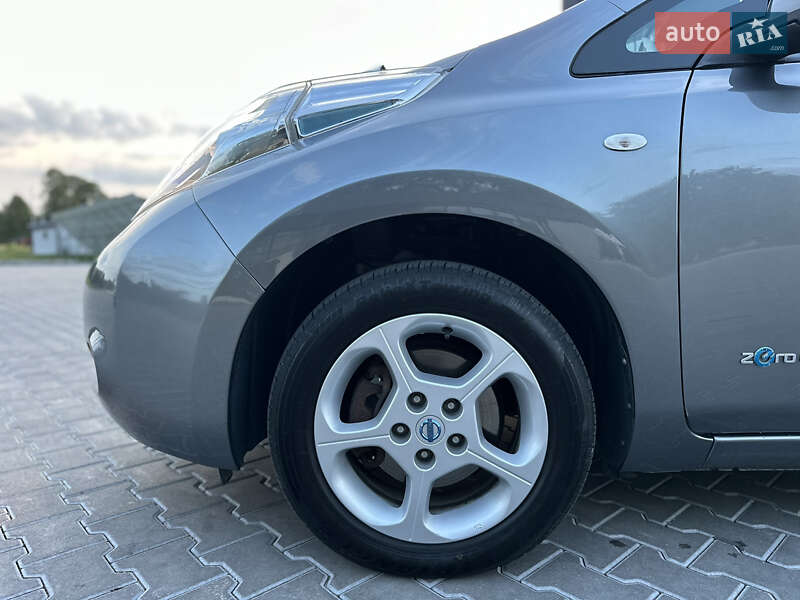 Хэтчбек Nissan Leaf 2013 в Владимире
