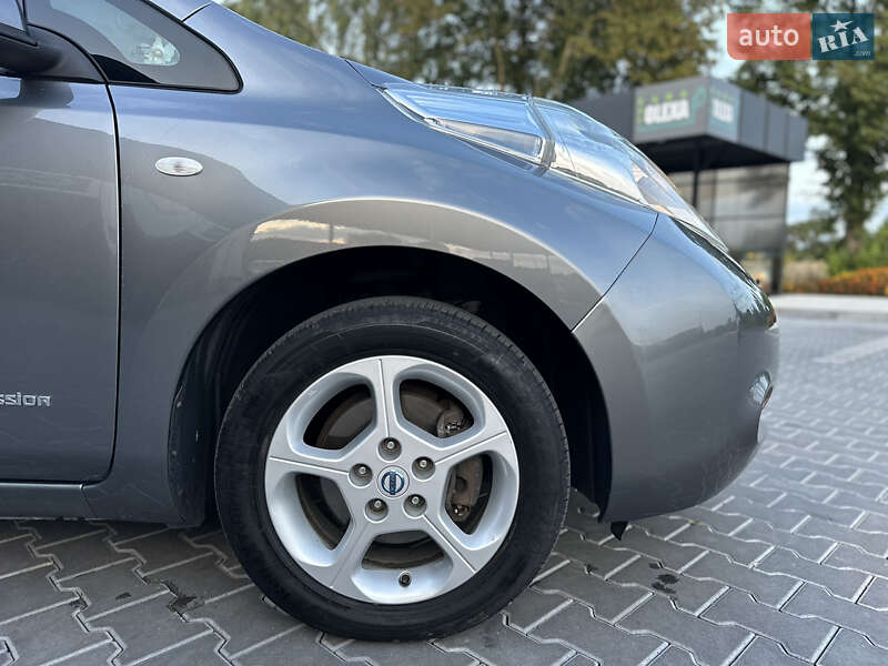 Хэтчбек Nissan Leaf 2013 в Владимире
