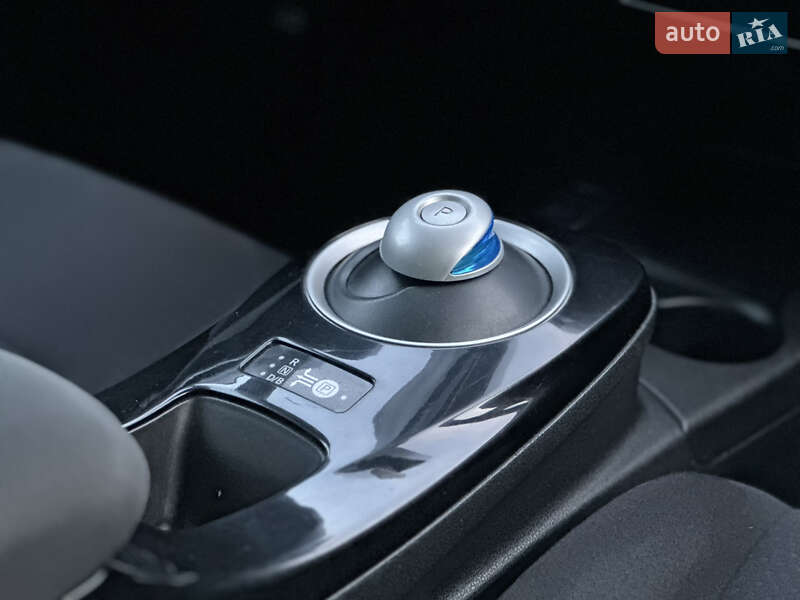 Хэтчбек Nissan Leaf 2013 в Владимире